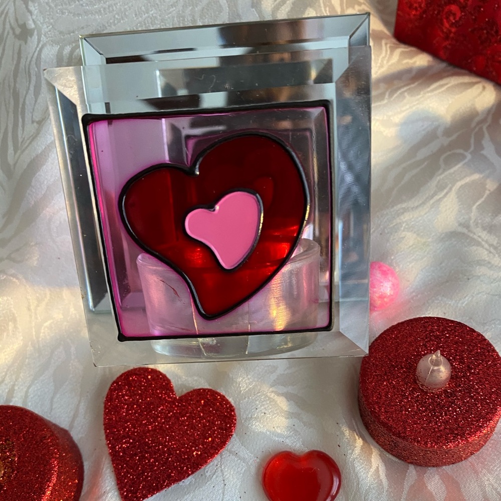 Red glittered box 2 battery candles mirror candle holder hearts & balls